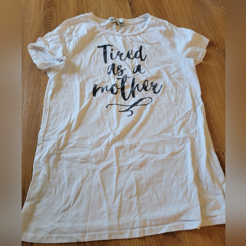 *Twine & Stark Small t-shirt, perfect for every mom. Good condition